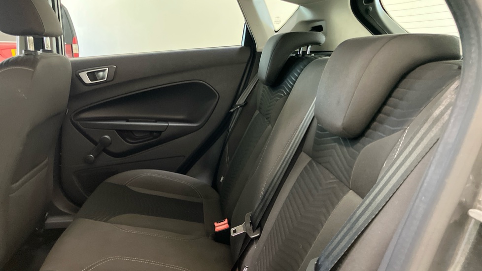 Ford Fiesta 1.25 82 Zetec 5dr Petrol Hatchback - Image 16
