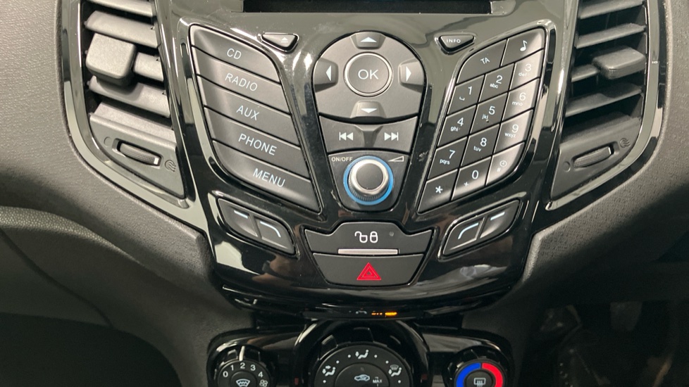 Ford Fiesta 1.25 82 Zetec 5dr Petrol Hatchback - Image 24