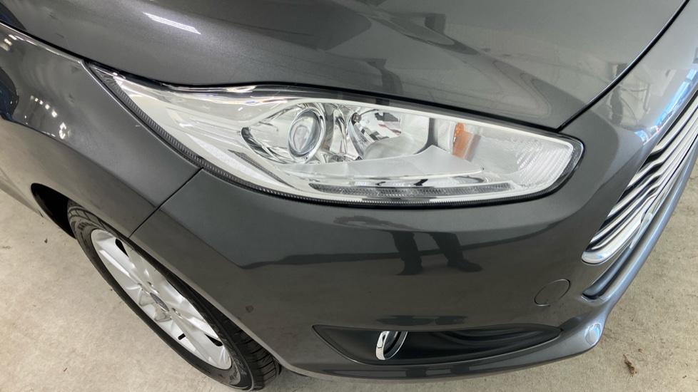 Ford Fiesta 1.25 82 Zetec 5dr Petrol Hatchback - Image 36