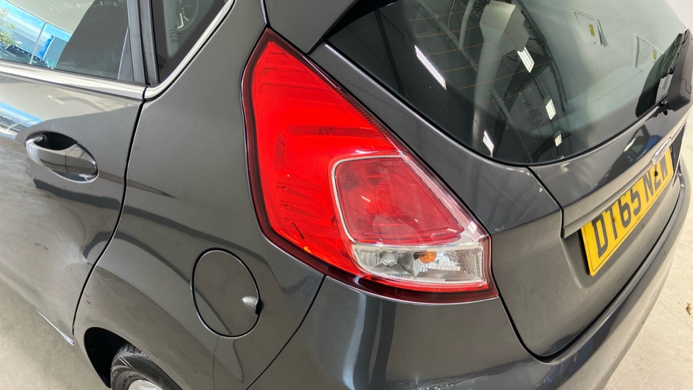Ford Fiesta 1.25 82 Zetec 5dr Petrol Hatchback - Image 40