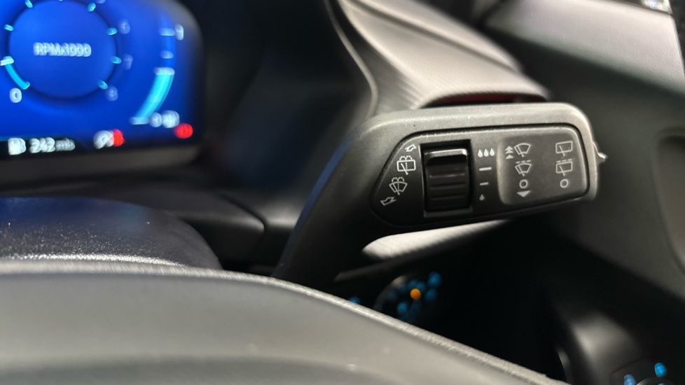 Ford Puma 1.0 EcoBoost Hybrid mHEV ST-Line X 5dr Petrol Hatchback - Image 28