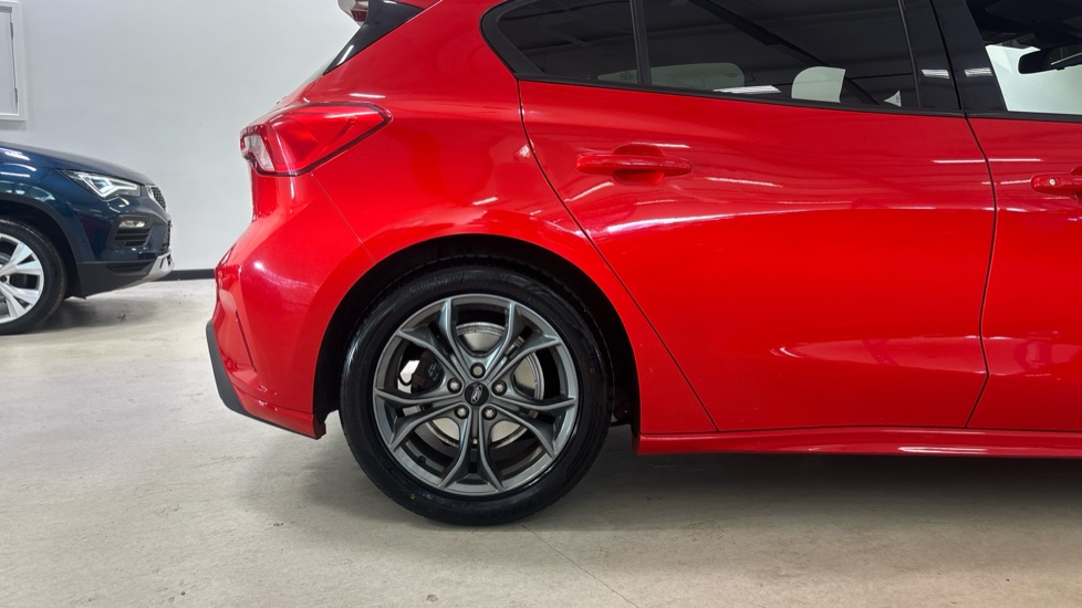 Ford Focus 1.0 EcoBoost 125 ST-Line 5dr Petrol Hatchback - Image 7