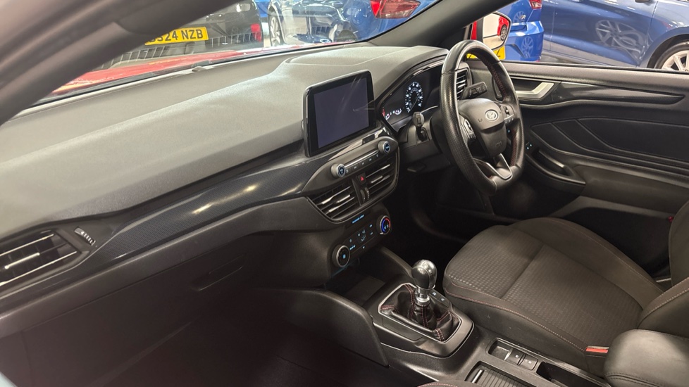 Ford Focus 1.0 EcoBoost 125 ST-Line 5dr Petrol Hatchback - Image 9