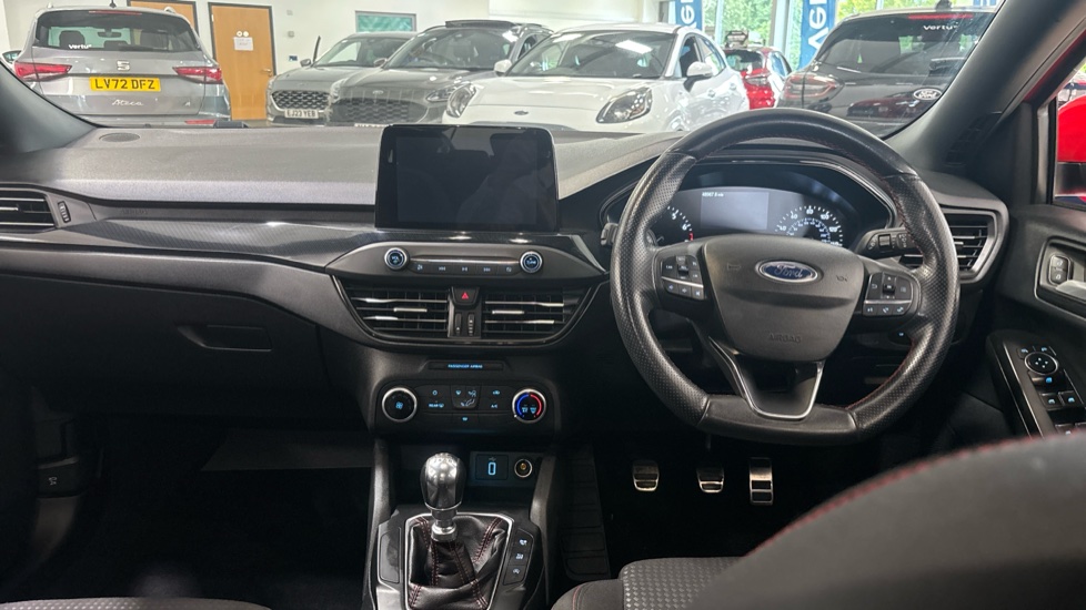 Ford Focus 1.0 EcoBoost 125 ST-Line 5dr Petrol Hatchback - Image 10