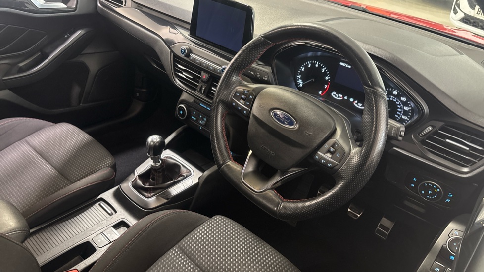 Ford Focus 1.0 EcoBoost 125 ST-Line 5dr Petrol Hatchback - Image 11