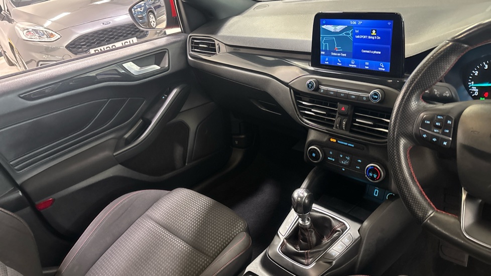 Ford Focus 1.0 EcoBoost 125 ST-Line 5dr Petrol Hatchback - Image 14