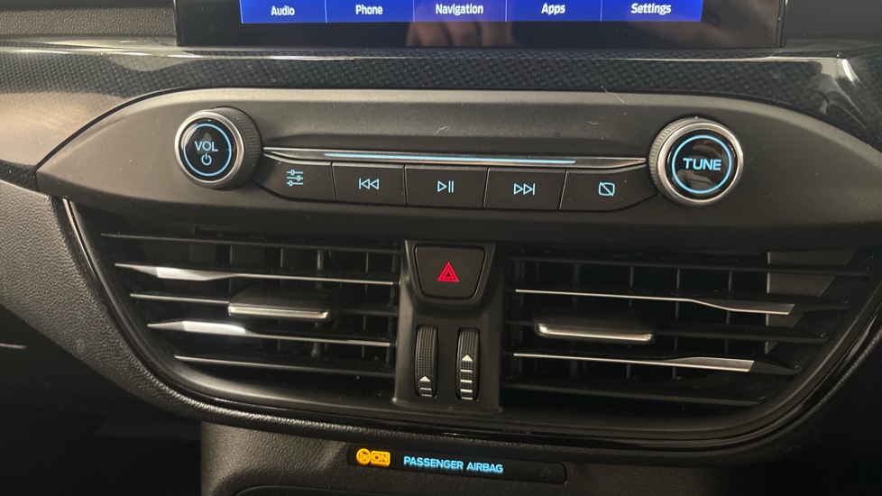 Ford Focus 1.0 EcoBoost 125 ST-Line 5dr Petrol Hatchback - Image 21