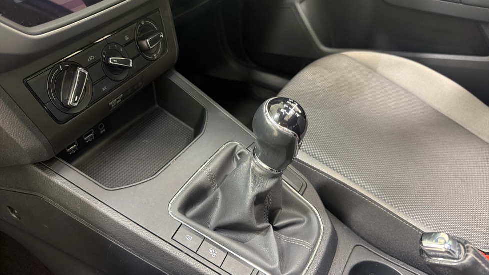 SEAT Ibiza 1.0 TSI 95 SE Design 5dr Petrol Hatchback - Image 13