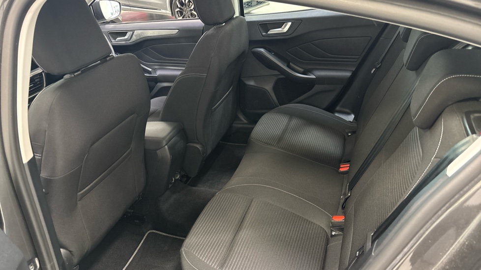 Ford Focus 1.0 EcoBoost Titanium 5dr Petrol Hatchback - Image 16