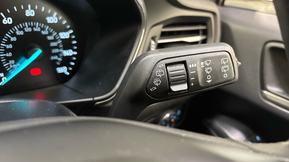 Ford Focus 1.0 EcoBoost Titanium 5dr Petrol Hatchback - Image 26