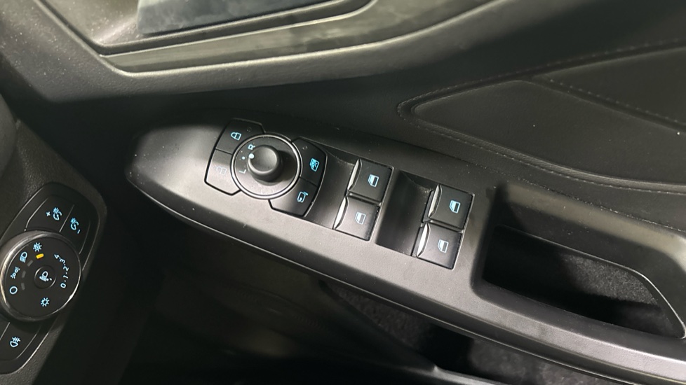 Ford Focus 1.0 EcoBoost Titanium 5dr Petrol Hatchback - Image 28