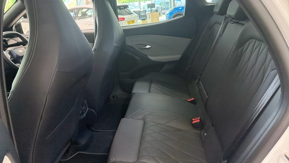 Ford Explorer 250kW Premium 79kWh AWD 5dr Auto Electric Estate - Image 16