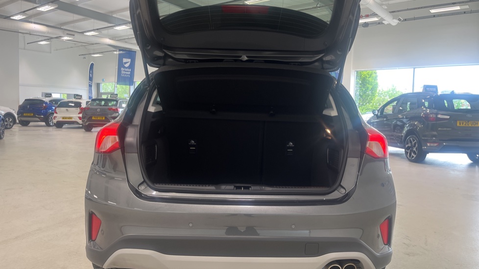 Ford Focus 1.0 EcoBoost 125 Active X 5dr Petrol Hatchback - Image 4