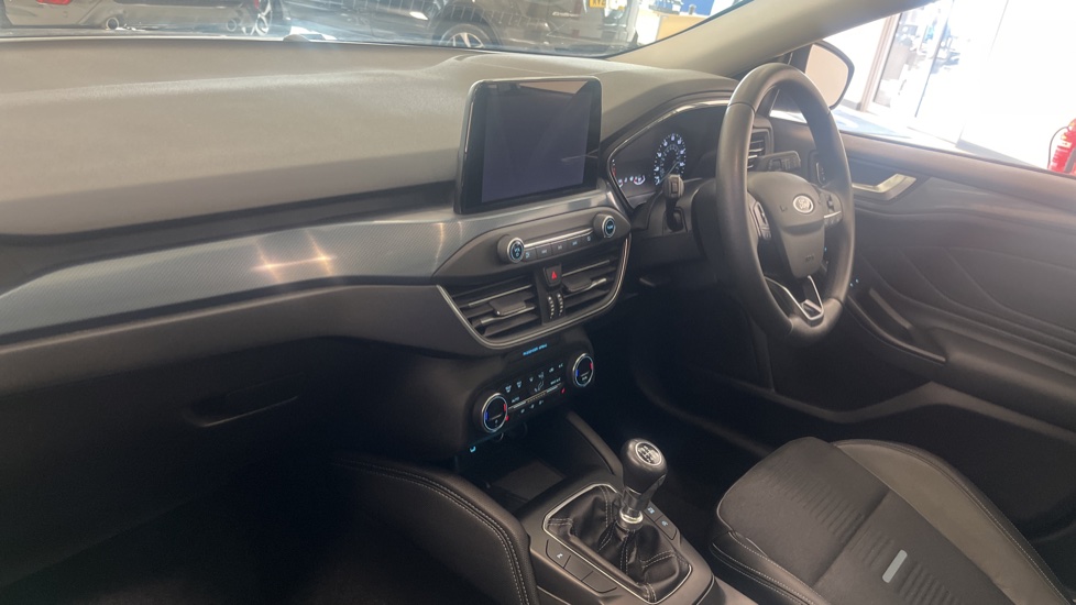 Ford Focus 1.0 EcoBoost 125 Active X 5dr Petrol Hatchback - Image 9