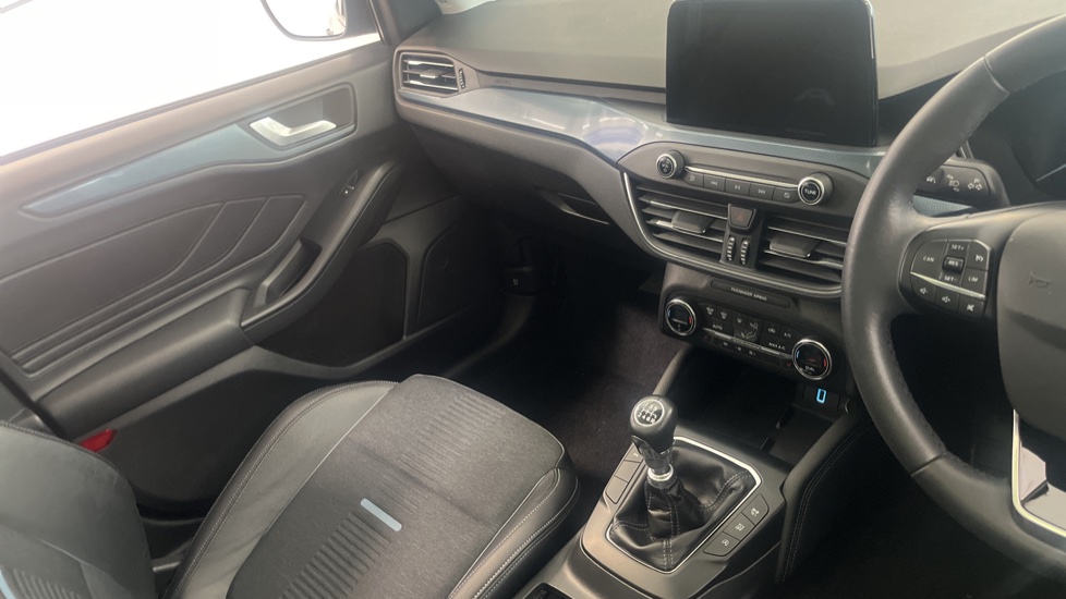 Ford Focus 1.0 EcoBoost 125 Active X 5dr Petrol Hatchback - Image 14