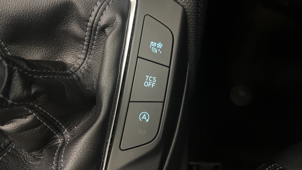 Ford Focus 1.0 EcoBoost 125 Active X 5dr Petrol Hatchback - Image 21