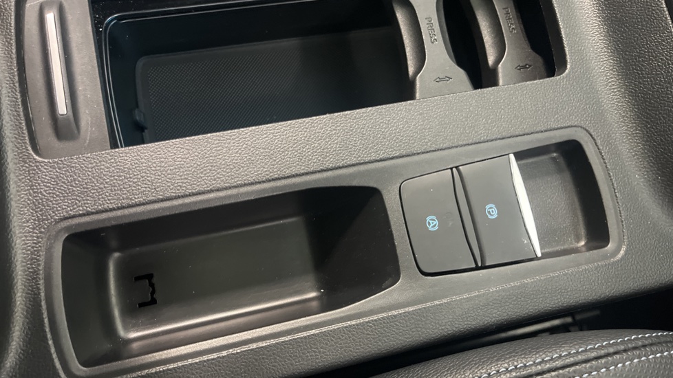 Ford Focus 1.0 EcoBoost 125 Active X 5dr Petrol Hatchback - Image 33