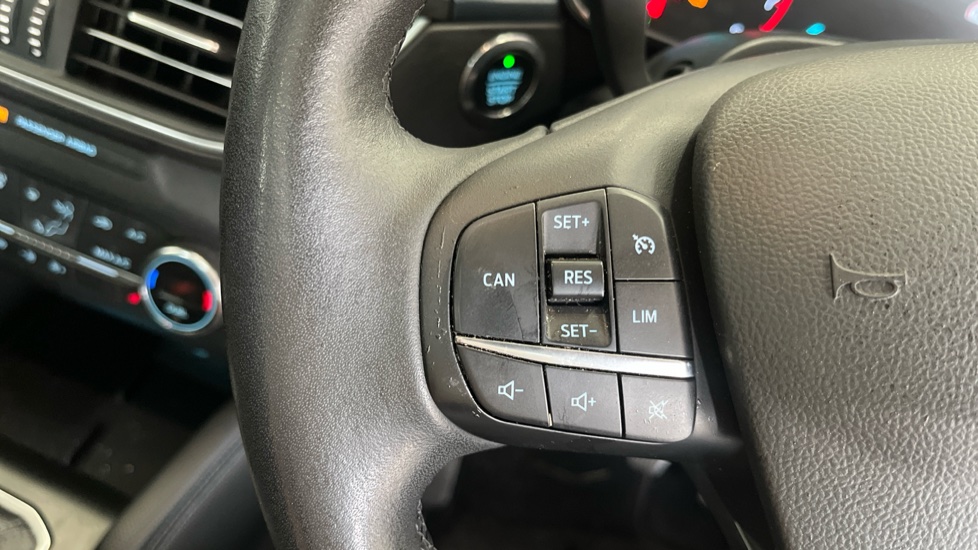 Ford Focus 1.0 EcoBoost 125 Active X 5dr Petrol Hatchback - Image 41