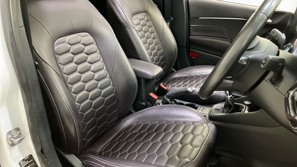 Ford Fiesta Vignale 1.0 EcoBoost 5dr Petrol Hatchback - Image 36