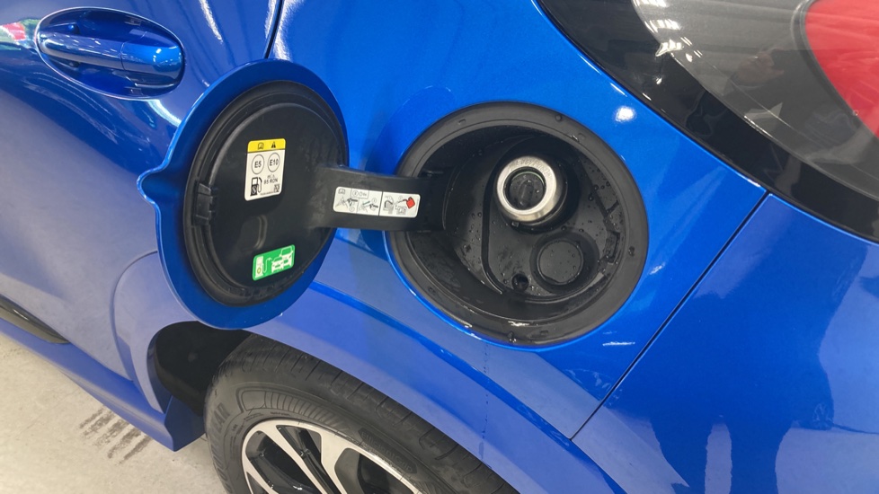 Ford Puma 1.0 EcoBoost Hybrid mHEV ST-Line Design 5dr Petrol Hatchback - Image 44