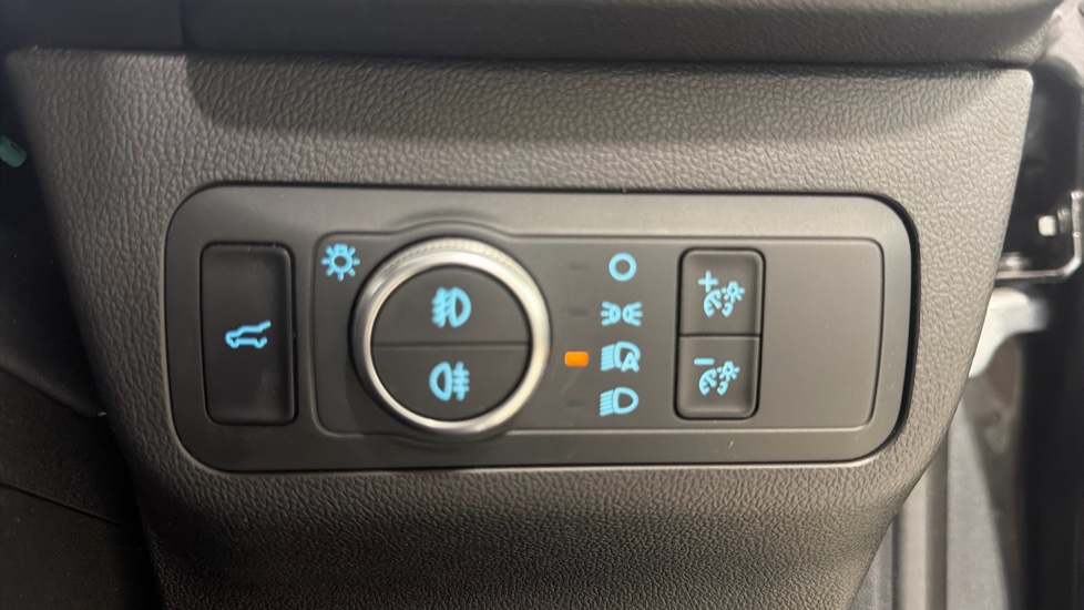 Ford Kuga 2.5 FHEV ST-Line X Edition 5dr CVT Hybrid Estate - Image 32