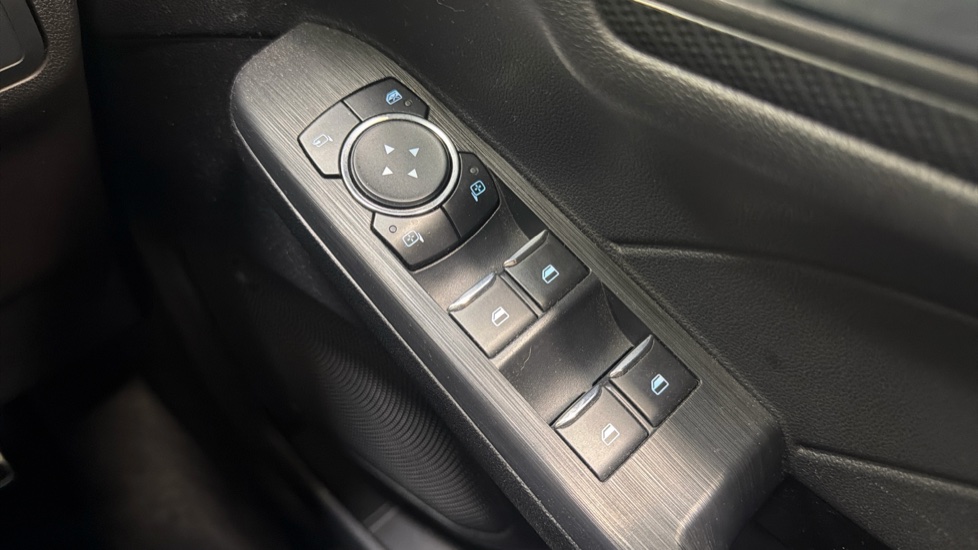 Ford Kuga 2.5 FHEV ST-Line X Edition 5dr CVT Hybrid Estate - Image 33
