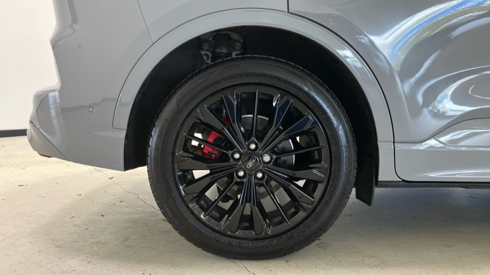 Ford Kuga 2.5 FHEV Graphite Tech Edition 5dr CVT Hybrid Estate - Image 7