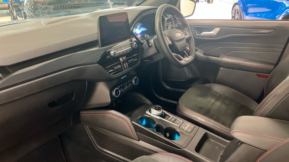Ford Kuga 2.5 FHEV Graphite Tech Edition 5dr CVT Hybrid Estate - Image 9