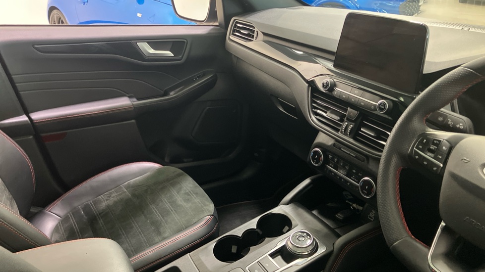 Ford Kuga 2.5 FHEV Graphite Tech Edition 5dr CVT Hybrid Estate - Image 14