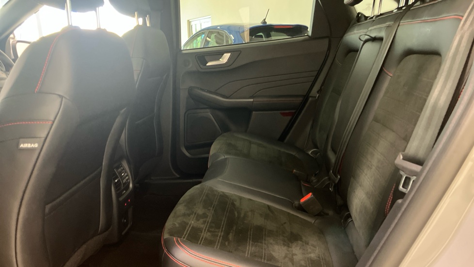 Ford Kuga 2.5 FHEV Graphite Tech Edition 5dr CVT Hybrid Estate - Image 16