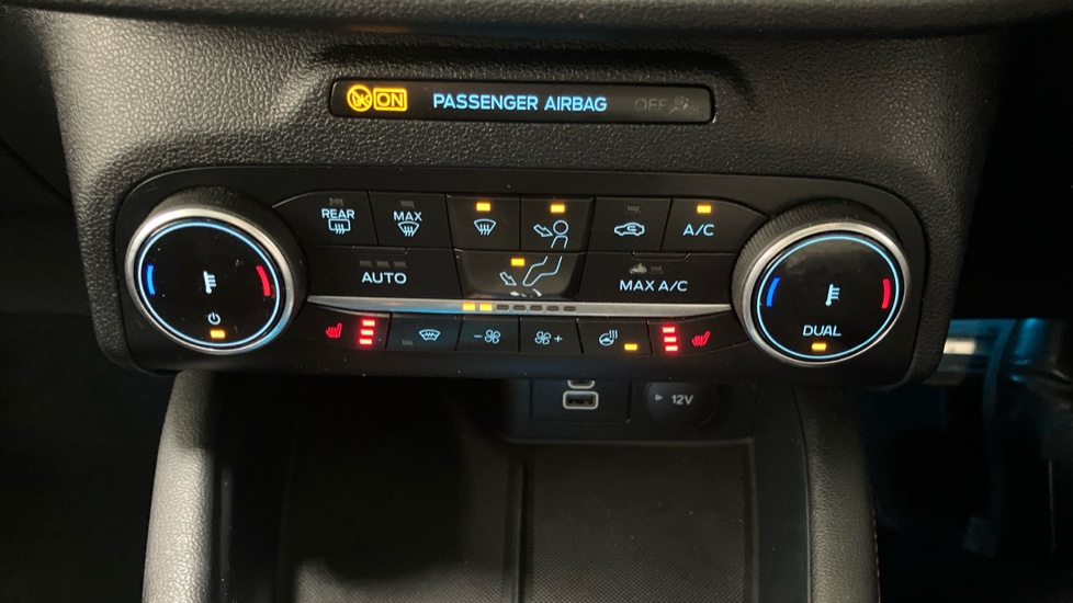Ford Kuga 2.5 FHEV Graphite Tech Edition 5dr CVT Hybrid Estate - Image 24