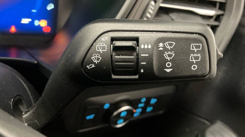 Ford Kuga 2.5 FHEV Graphite Tech Edition 5dr CVT Hybrid Estate - Image 29