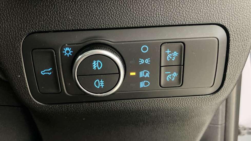 Ford Kuga 2.5 FHEV Graphite Tech Edition 5dr CVT Hybrid Estate - Image 32