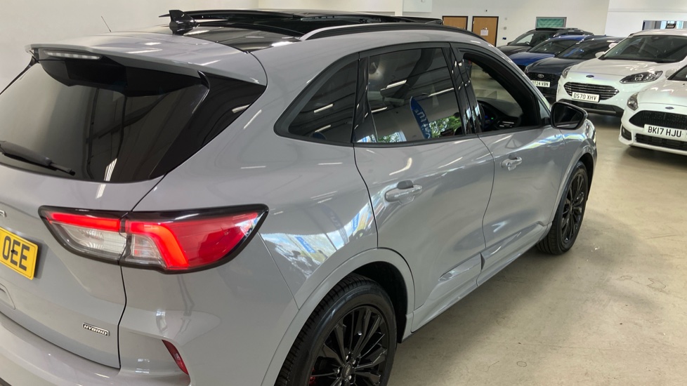 Ford Kuga 2.5 FHEV Graphite Tech Edition 5dr CVT Hybrid Estate - Image 38