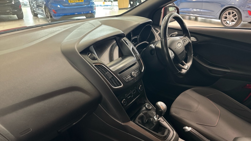 Ford Focus 1.5 TDCi 120 ST-Line 5dr Diesel Estate - Image 9
