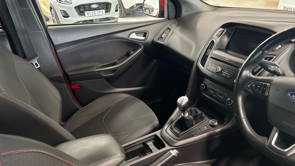 Ford Focus 1.5 TDCi 120 ST-Line 5dr Diesel Estate - Image 14