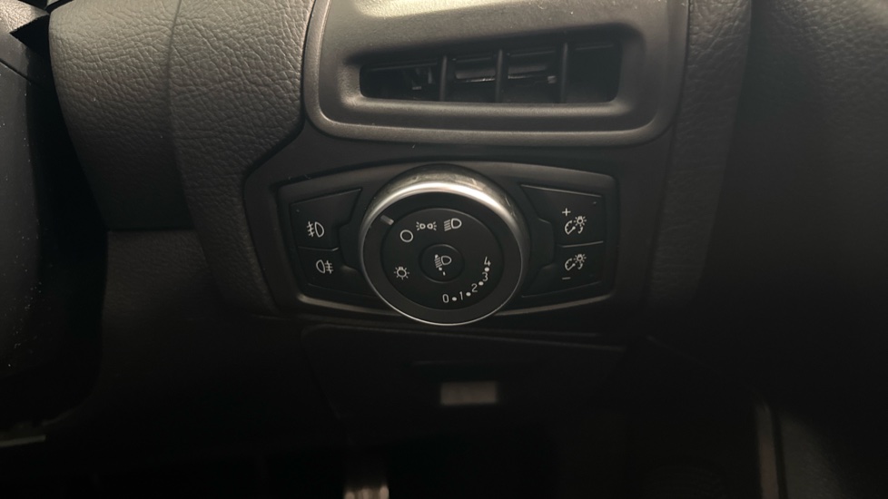 Ford Focus 1.5 TDCi 120 ST-Line 5dr Diesel Estate - Image 29