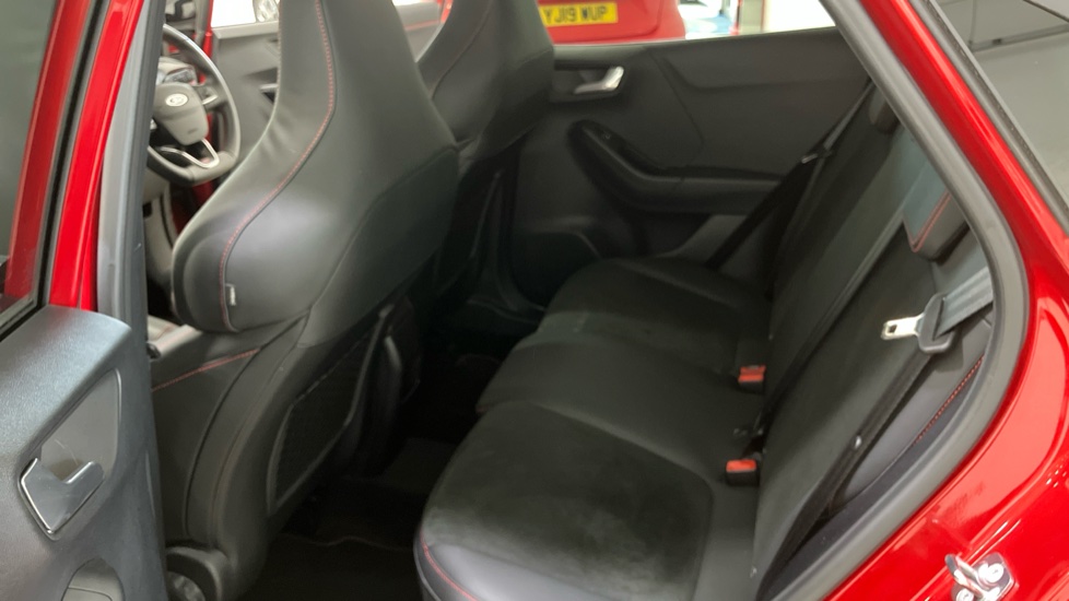 Ford Puma ST 1.0 EcoBoost Hybrid mHEV ST 5dr DCT Petrol Hatchback - Image 16