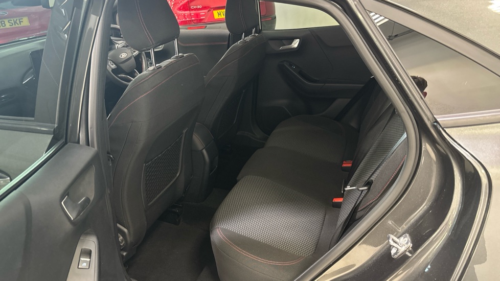 Ford Puma 1.0 EcoBoost Hybrid mHEV 155 ST-Line 5dr Petrol Hatchback - Image 16