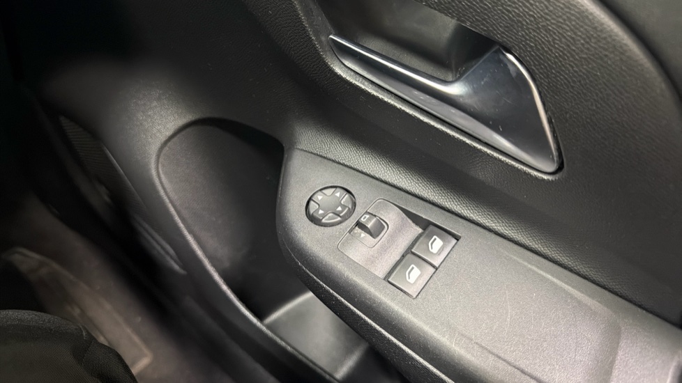 Vauxhall Corsa 1.2 SE Premium 5dr Petrol Hatchback - Image 32