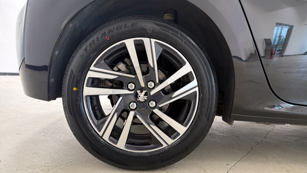 Peugeot 208 1.2 PureTech 100 Allure 5dr Petrol Hatchback - Image 7