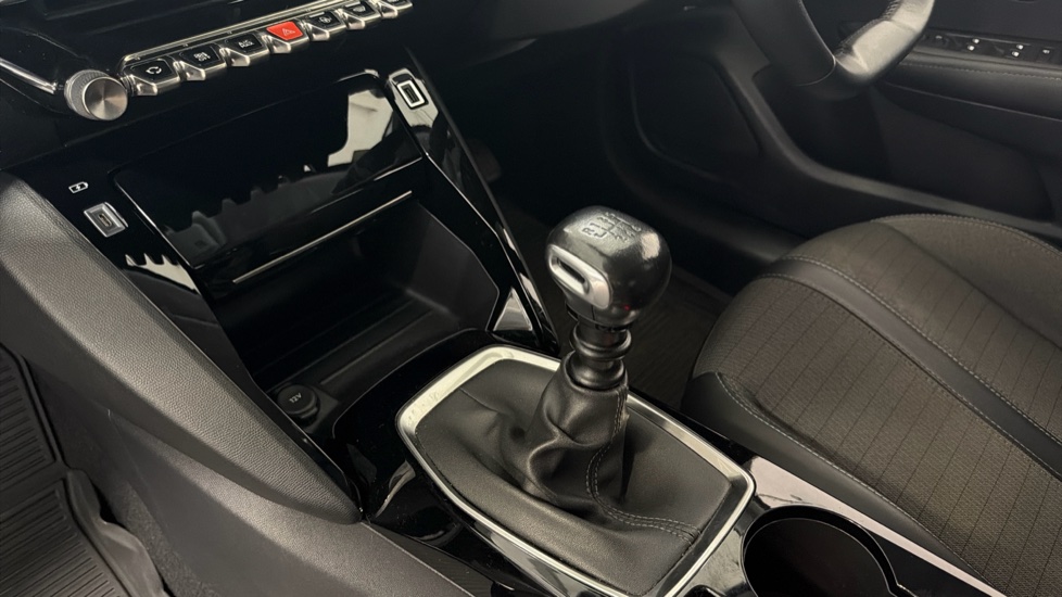 Peugeot 208 1.2 PureTech 100 Allure 5dr Petrol Hatchback - Image 13