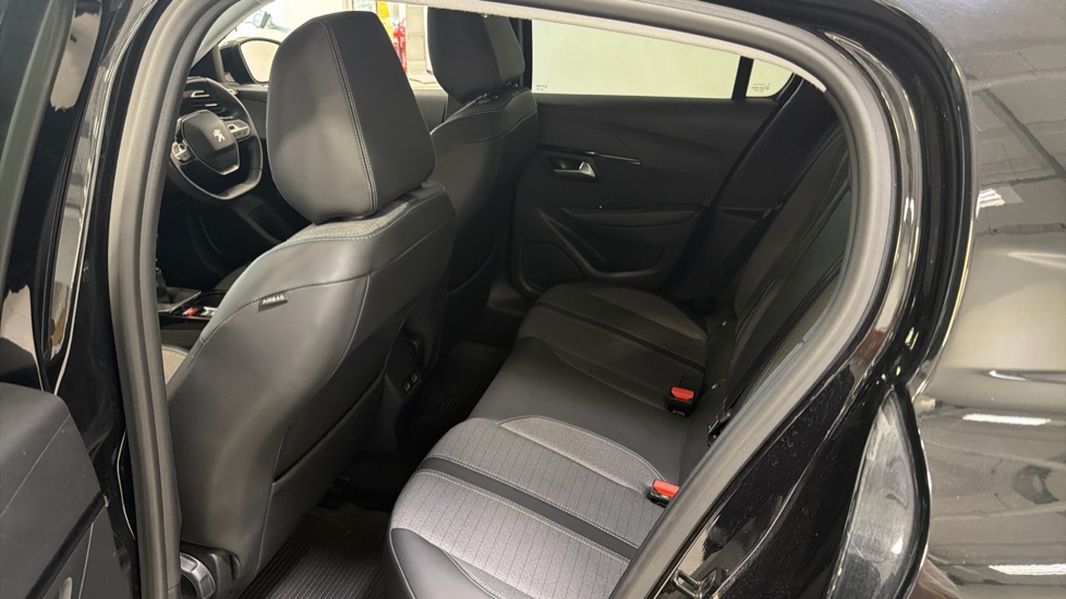 Peugeot 208 1.2 PureTech 100 Allure 5dr Petrol Hatchback - Image 16