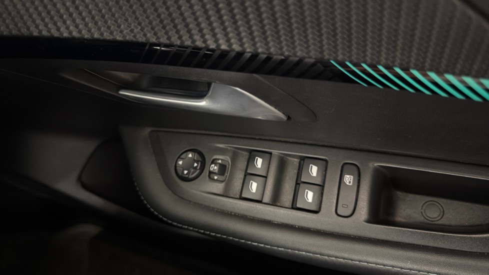 Peugeot 208 1.2 PureTech 100 Allure 5dr Petrol Hatchback - Image 22
