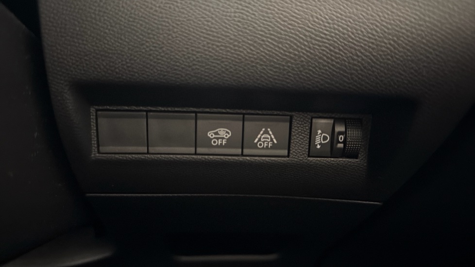 Peugeot 208 1.2 PureTech 100 Allure 5dr Petrol Hatchback - Image 23