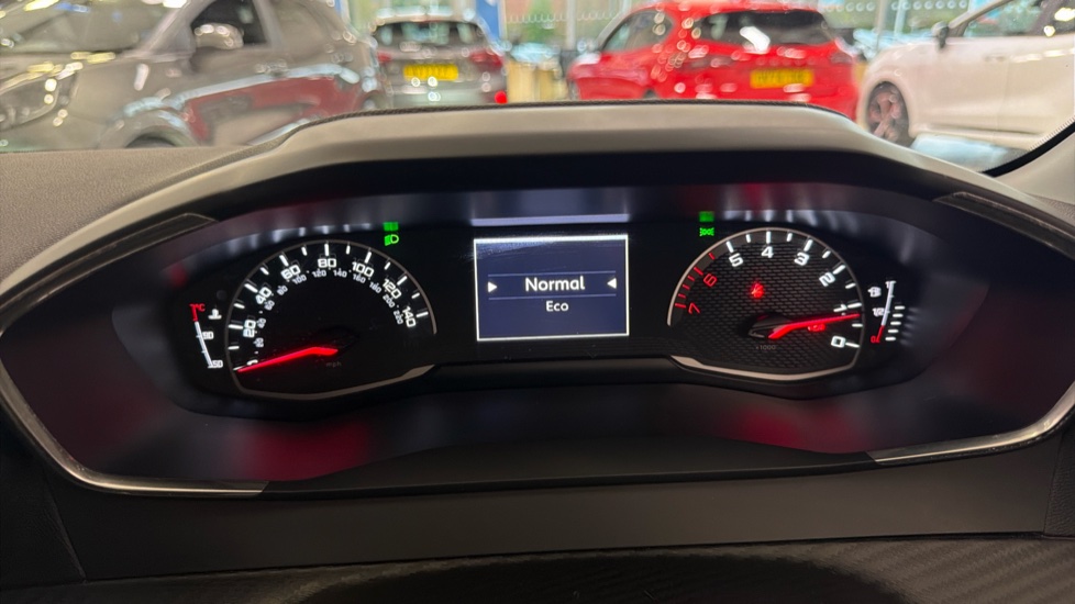 Peugeot 208 1.2 PureTech 100 Allure 5dr Petrol Hatchback - Image 31