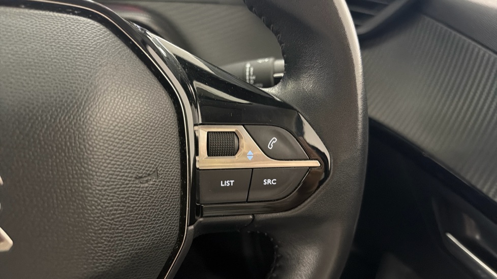 Peugeot 208 1.2 PureTech 100 Allure 5dr Petrol Hatchback - Image 33
