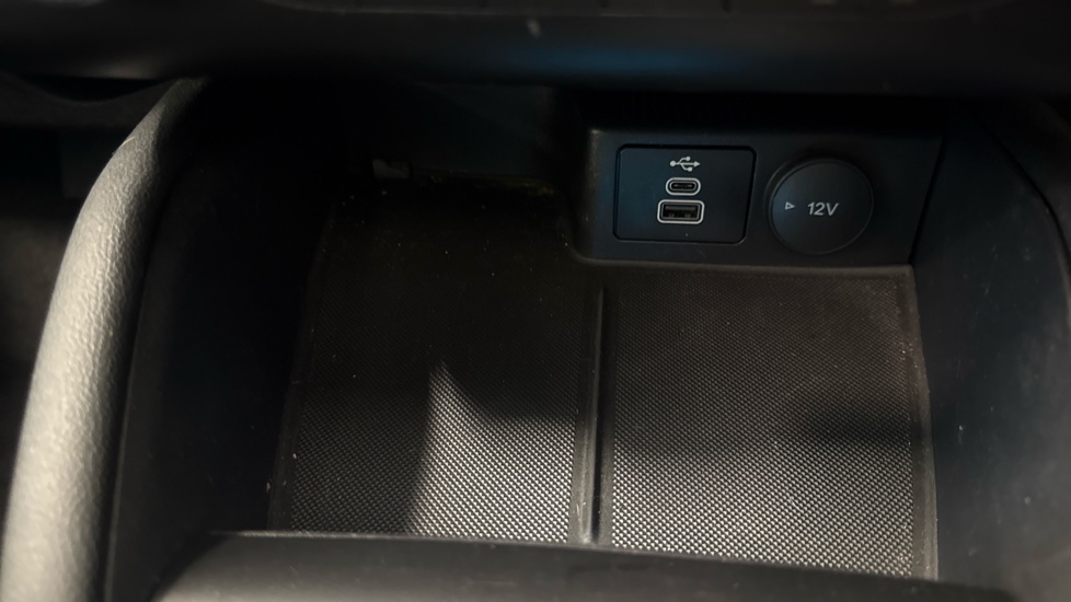 Ford Kuga 2.5 FHEV ST-Line X Edition 5dr CVT Hybrid Estate - Image 32