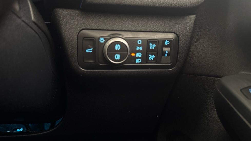 Ford Kuga 2.5 FHEV ST-Line X Edition 5dr CVT Hybrid Estate - Image 41