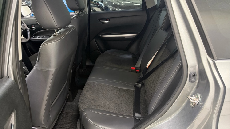 Suzuki Vitara 1.5 Hybrid SZ5 5dr AGS Hybrid Estate - Image 16